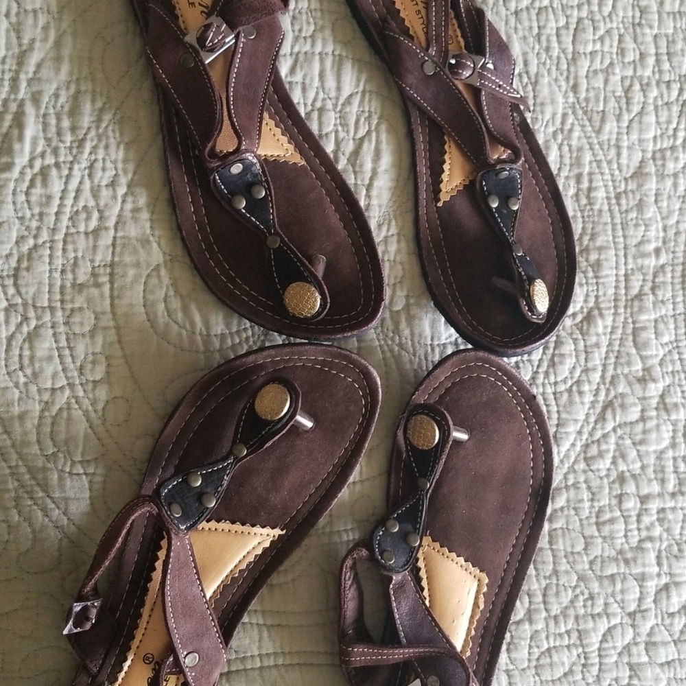 Shoes - Picture 3 of 4